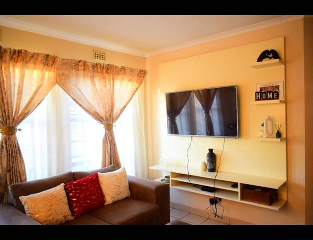 3 BEDROOM HOUSE FOR SALE IN CLAYVILLE